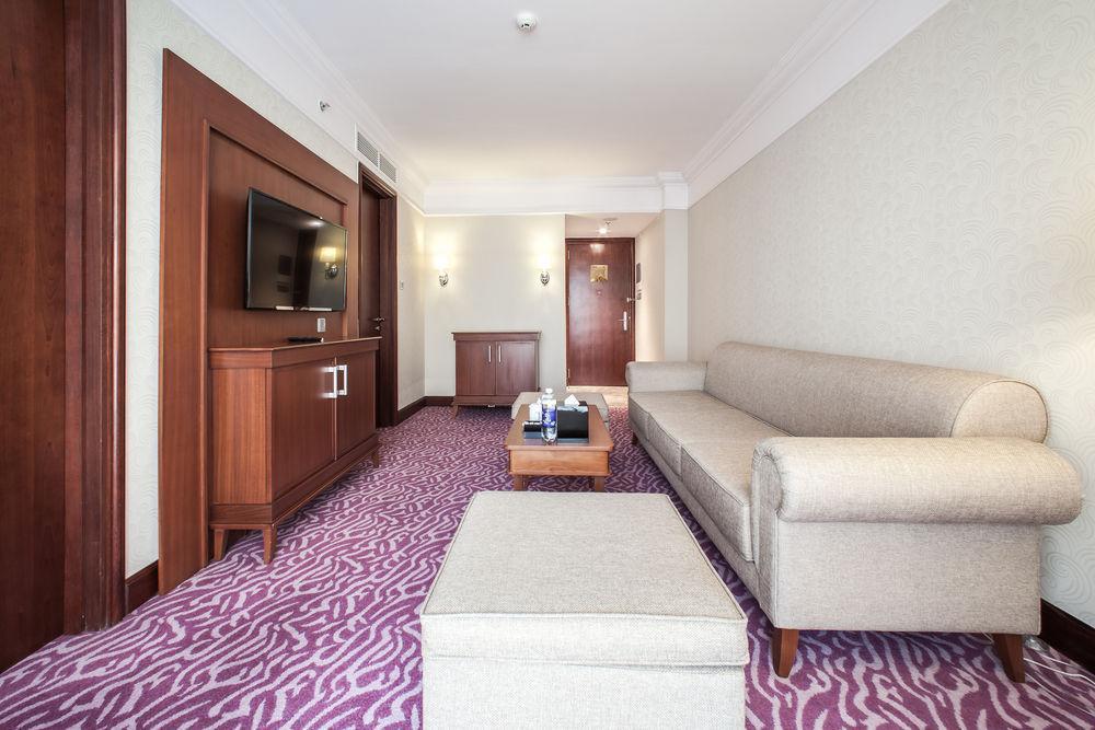 Hotel Army